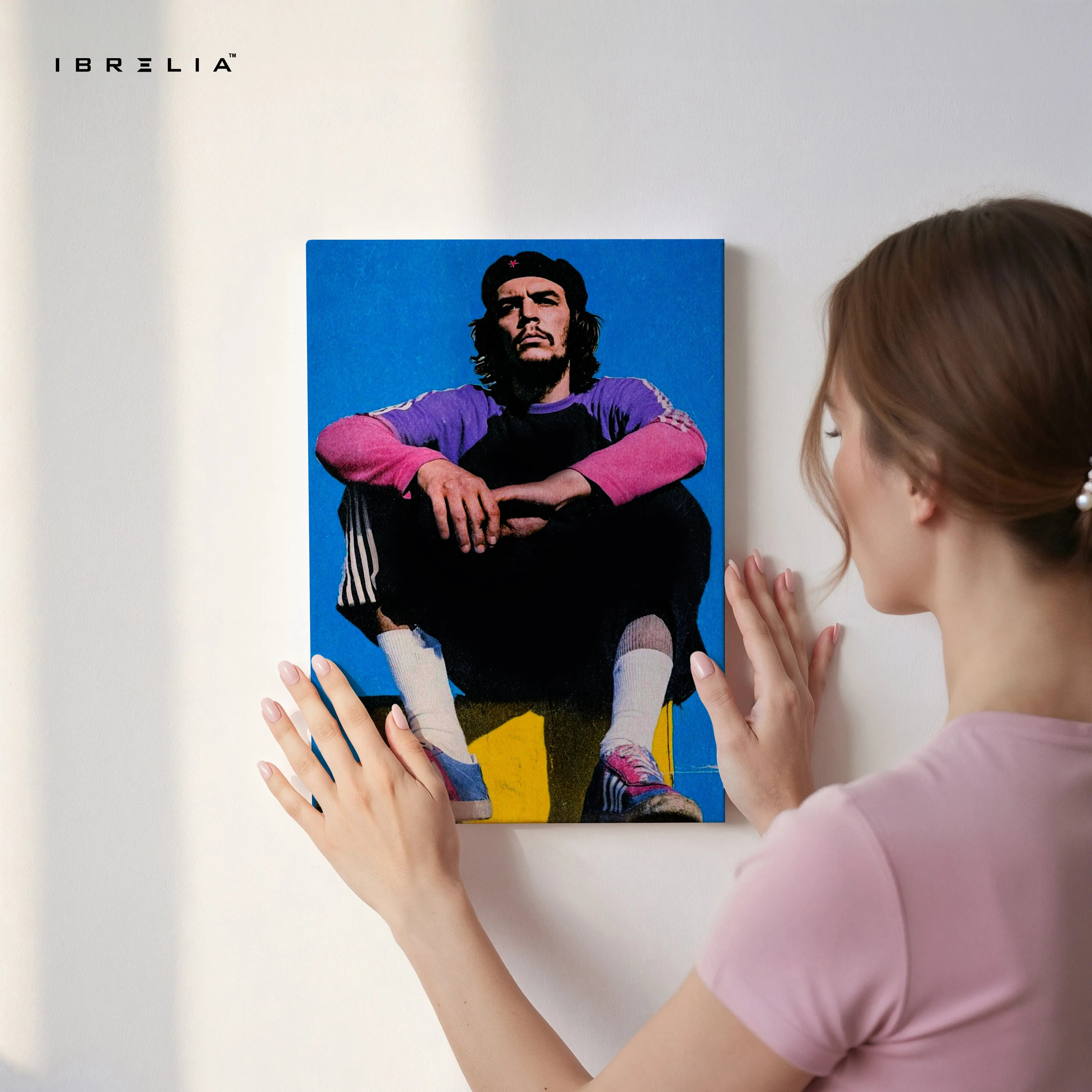 Che Guevara Vintage Portrait Wall Art – Iconic Revolutionary Canvas Frame | Retro Street Style Poster Pakistan | IBRELIA™ IBRELIA