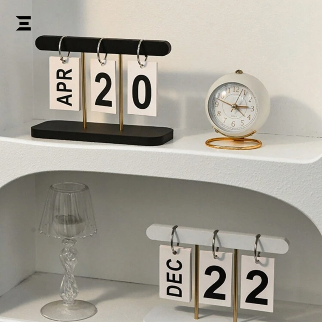 Minimalist Flip Desk Calendar – Wooden Perpetual Date Display IBRELIA