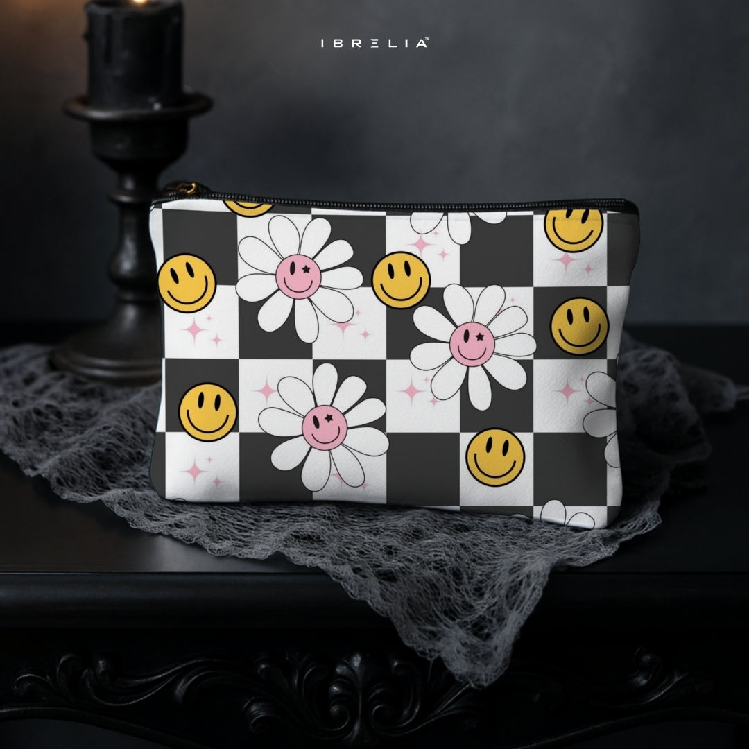 Smiley Daisy Checkerboard Makeup & Pencil Pouch – Retro Cute Aesthetic Organizer – IBRELIA™ IBRELIA