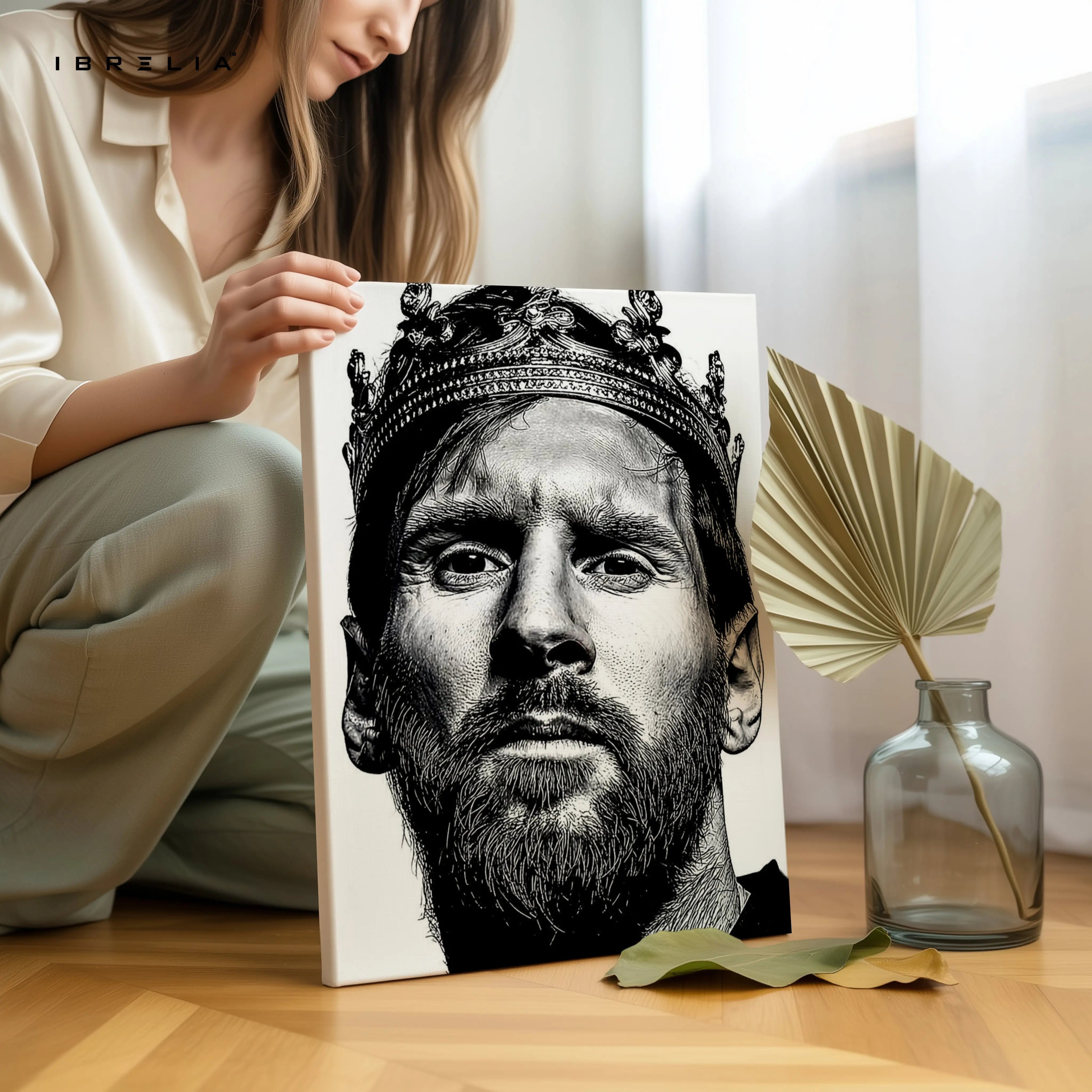 Lionel Messi Crown Portrait Wall Art – Black & White King Messi Canvas Frame | Football Legend Poster Pakistan | IBRELIA™ IBRELIA